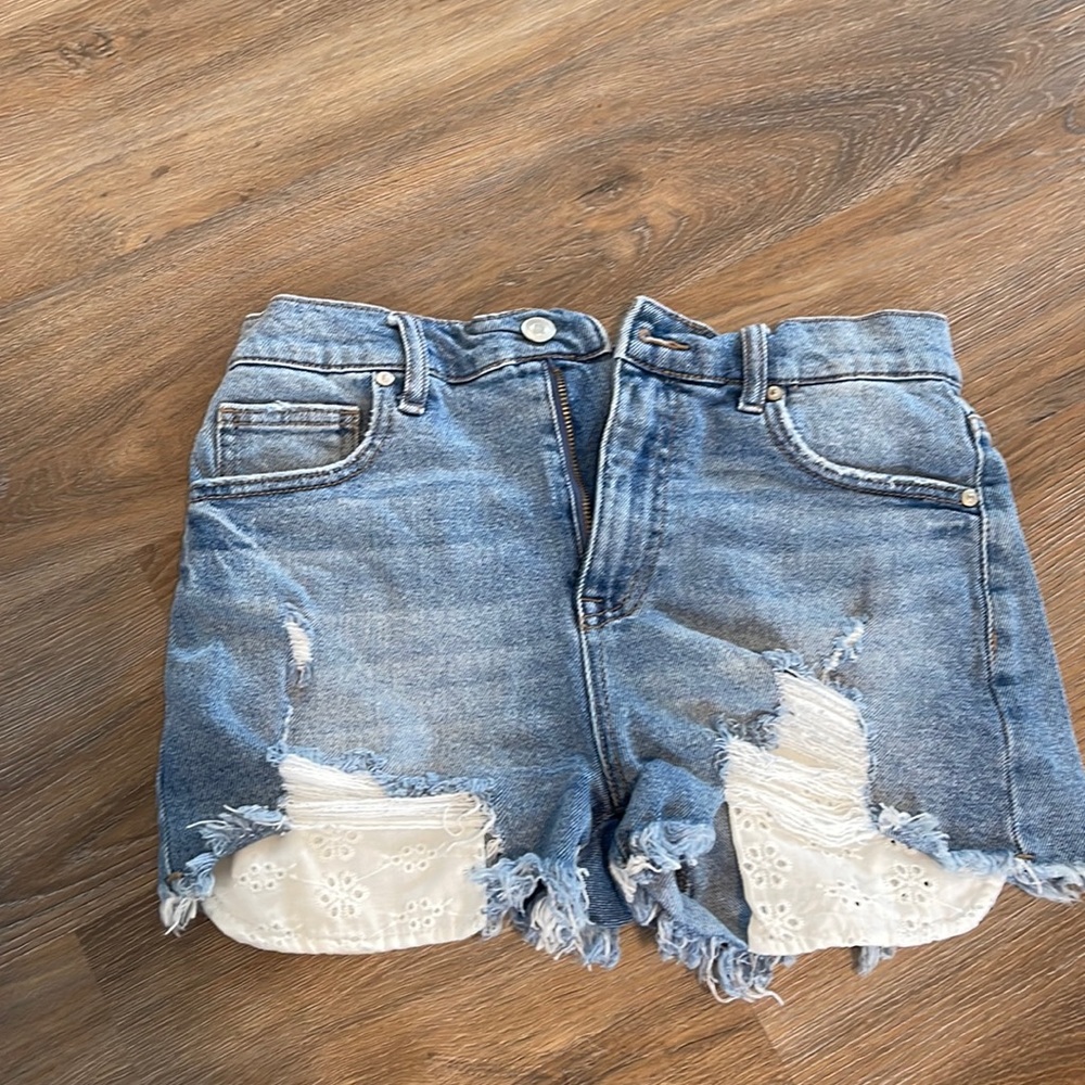 Light wash jean short in good condition